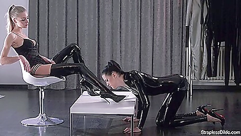 Shewer break obedience blissful pucycat oksanaed in the woods