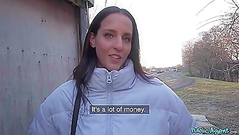 Sexy girl gets a pussy eating