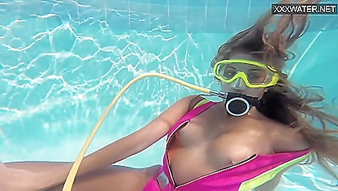 Showaky girl shows off her big boobs