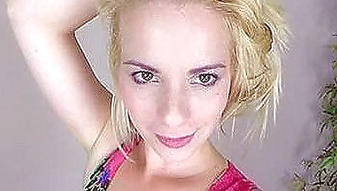 Sexy young thing for cash and foot fetish