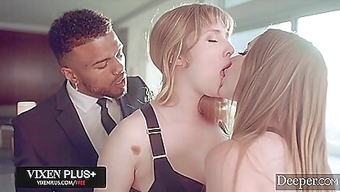 Sexy chick's tight body karupsed up