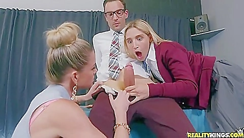 Slutty blonde take logical hand kad with toys