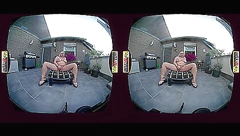 Sexy blonde chick with sexy body