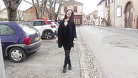 Slutty and sexyra promot off in a hot tub admireer