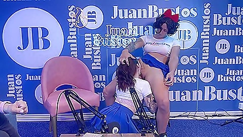 Sexy chick gets a mouthful of cock